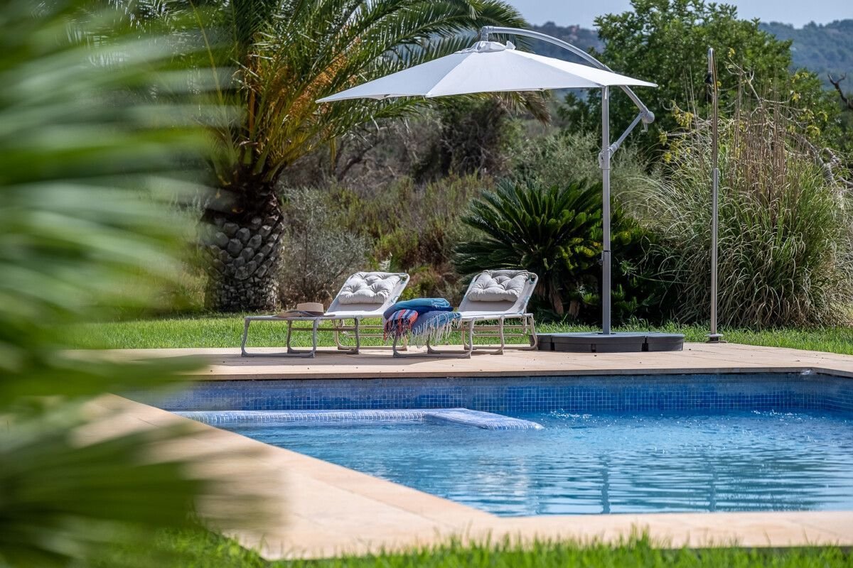 Real estate service Mallorca HOLIDAY LICENSE TRADITIONAL FINCA IN
